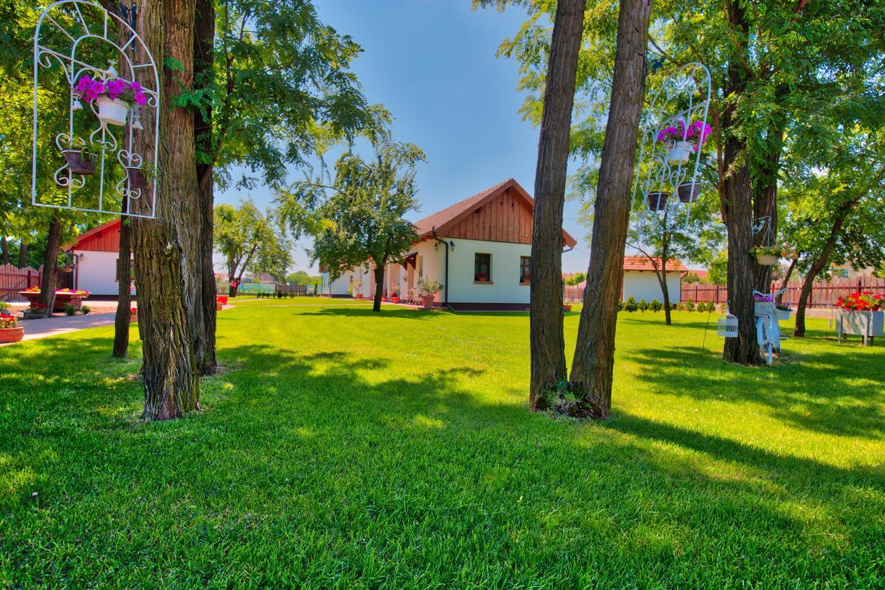 Tóth Vendégház és Apartmanház Újfehértó Exterior foto